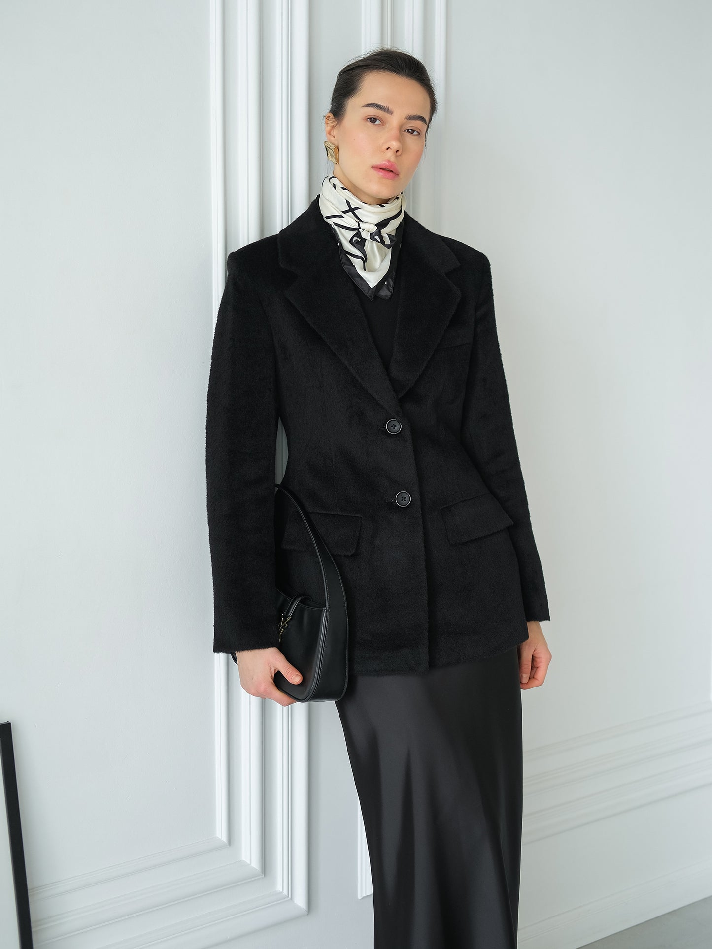 Maßgeschneiderter schwarzer Wollblazer