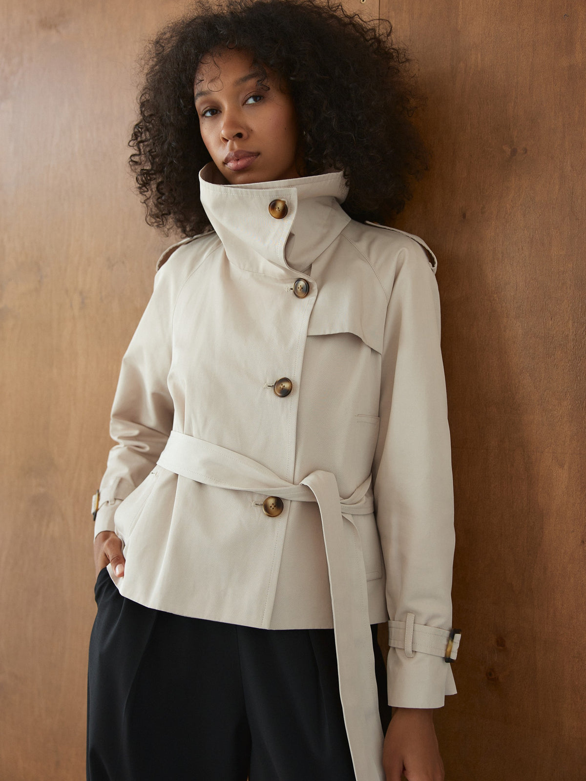 CHÉLIE cropped milk trench coat