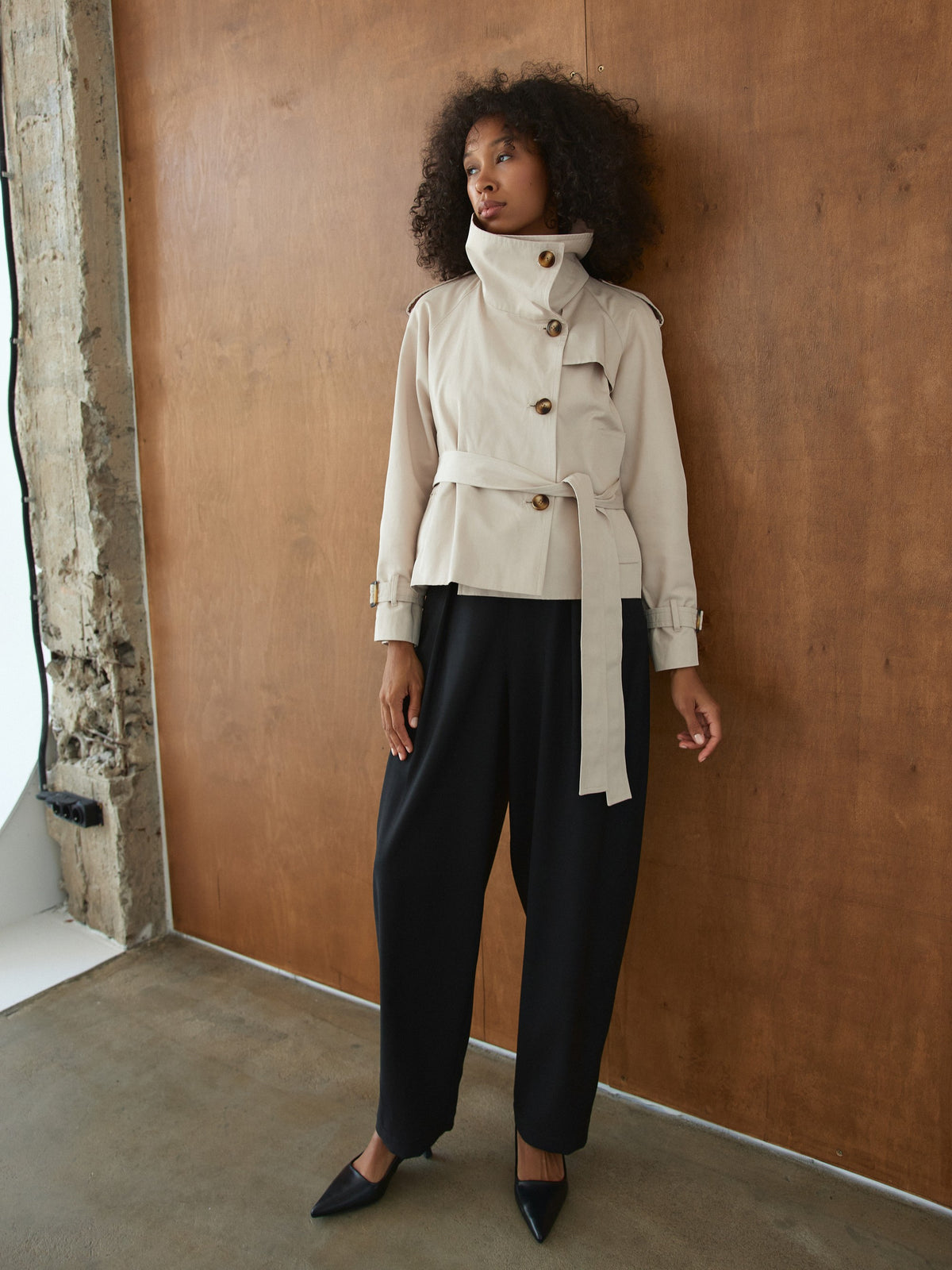 CHÉLIE cropped milk trench coat