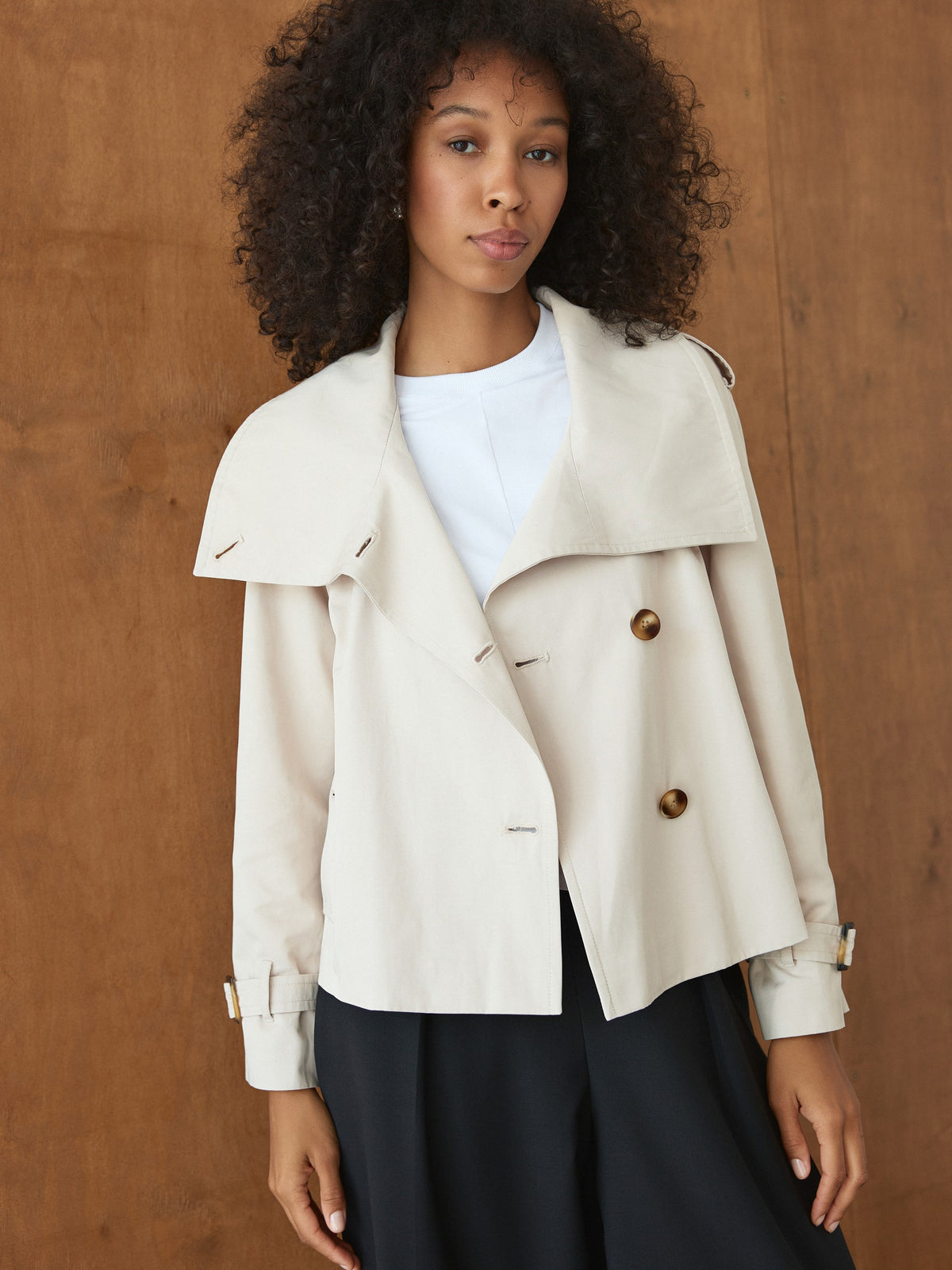 CHÉLIE cropped milk trench coat